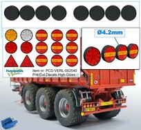 8x ACHTERLICHTEN met ZWART HUIS Ø 4.2mm + 9x HAMBURGER- + 4x Overige Achterlichten + 2x Driehoekreflectors, alles met HIGH GLOSS  1:32 