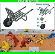 BOUWKIT: STEEN KRUIWAGEN Materiaal Resin, RAL 7040 GRIJS + BOLLE DICHTE VELG gespoten met ZWART Geschilderde HANDVATEN geleverd 1:32