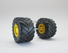 Ø 53.1 x 31 mm: 2x Michelin MEGA X-BIB Ø 53.1 mm (Gele velgen Ropa klein achterbanden)   1:32