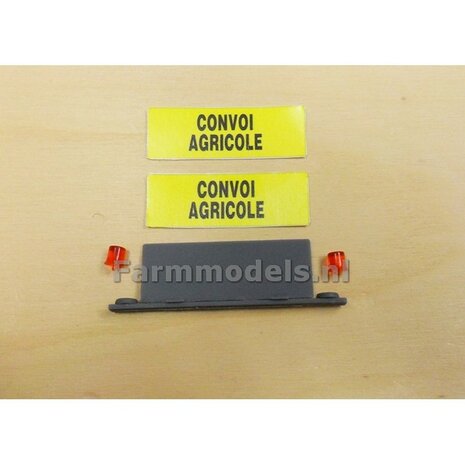 Bord met 2 &quot;CONVOI AGRICOLE&quot; stickers + 2x Zwaailamp 1:32   04615-1  