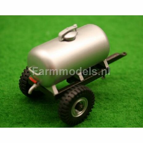 Dieseltank / Watertank met onderstel BOUWKIT   1:32   03103