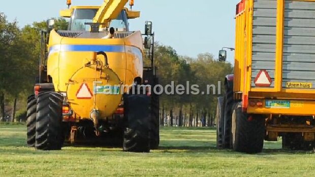 Dieseltank / Watertank met onderstel BOUWKIT   1:32   03103