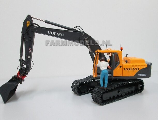 67118** Volvo EC180Blc Rupskraan met draai-kantel snelwissel, Farmmodels model,  1:32 Volvo EC180B