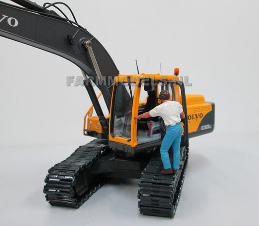 67118** Volvo EC180Blc Rupskraan met draai-kantel snelwissel, Farmmodels model,  1:32 Volvo EC180B