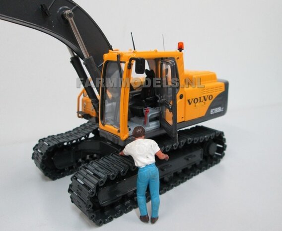 67118** Volvo EC180Blc Rupskraan met draai-kantel snelwissel, Farmmodels model,  1:32 Volvo EC180B