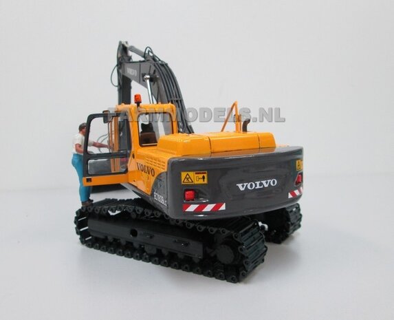 67118** Volvo EC180Blc Rupskraan met draai-kantel snelwissel, Farmmodels model,  1:32 Volvo EC180B