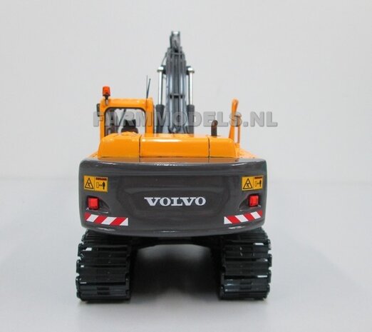 67118** Volvo EC180Blc Rupskraan met draai-kantel snelwissel, Farmmodels model,  1:32 Volvo EC180B