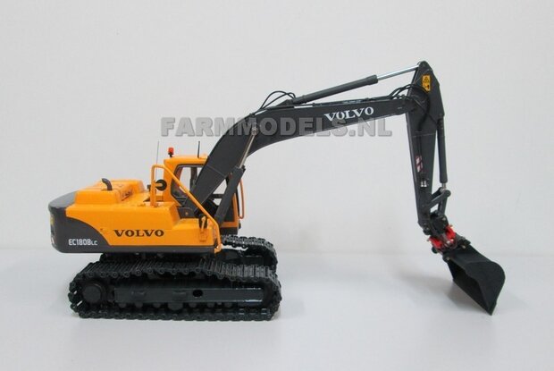 67118** Volvo EC180Blc Rupskraan met draai-kantel snelwissel, Farmmodels model,  1:32 Volvo EC180B