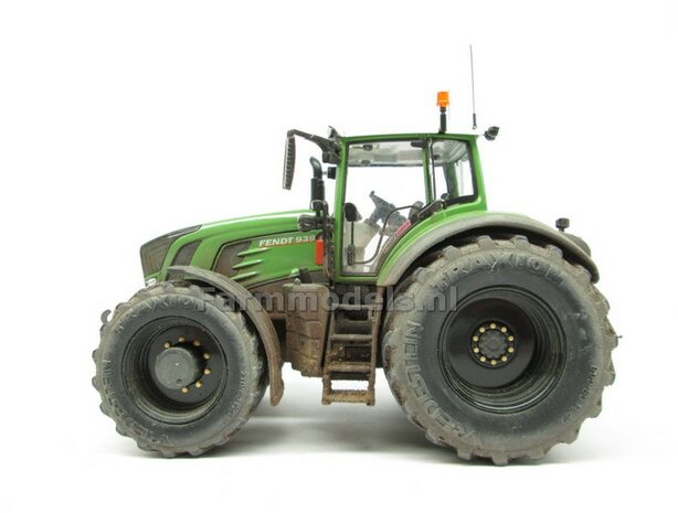 VOORBEELD FOTO&#039;S BLACK Rims STOFLOOK Fendt 939 Vario G2 (2014/Tier IV) Brede banden + spatborden + trekhaak - Antennes 1:32 Wiking Handmatig verbouwd / Manually rebuilt