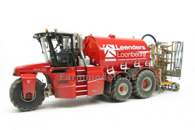 COMBISET: Dirty &amp; ND-VERVAET Hydro Trike XL STOF- &amp; MESTLOOK + VEENHUIS Bouwlandbemester (Verkruimelrollen) RED TANK + Leenders LOGO 1:32   MM1819-Leenders-5-COMBI-D