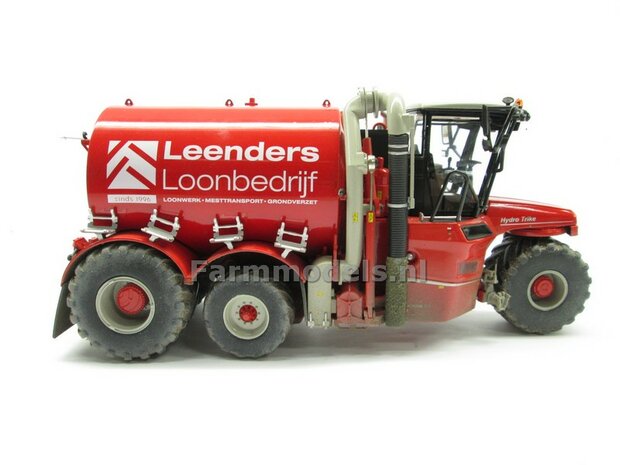 COMBISET: Dirty &amp; ND-VERVAET Hydro Trike XL STOF- &amp; MESTLOOK + VEENHUIS Bouwlandbemester (Verkruimelrollen) RED TANK + Leenders LOGO 1:32   MM1819-Leenders-5-COMBI-D