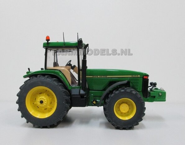 362. John Deere 8400 Precision Euro uitvoering met Tebbe HS 220 strooier