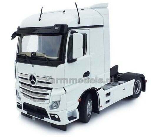 Mercedes-Benz Actros Streamspace 4x2 White met Free Gift Mercedes (Silver Shield) Decals 1:32 MM1907-01   