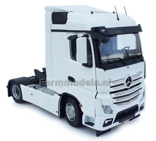 Mercedes-Benz Actros Streamspace 4x2 White met Free Gift Mercedes (Silver Shield) Decals 1:32 MM1907-01   