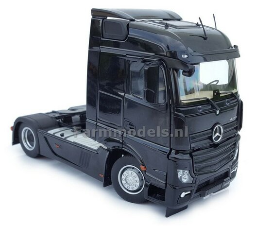 Mercedes-Benz Actros Streamspace 4x2 Black met Free Gift Mercedes (Silver Shield) Decals 1:32 MM1907-02  