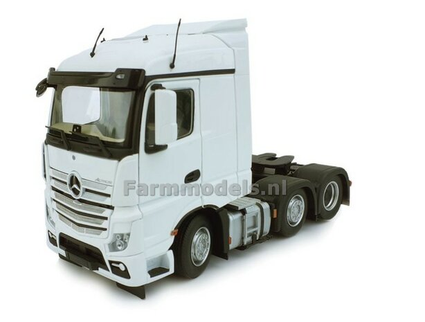 Mercedes-Benz Actros Streamspace 6x2 White met Free Gift Mercedes (Silver Shield) Decals 1:32 MM1908-01 