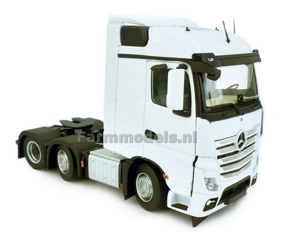 Mercedes-Benz Actros Streamspace 6x2 White met Free Gift Mercedes (Silver Shield) Decals 1:32 MM1908-01 