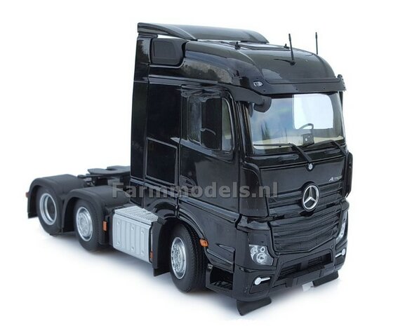 Mercedes-Benz Actros Streamspace 6x2 Black met Free Gift Mercedes (Silver Shield) Decals 1:32 MM1908-02  