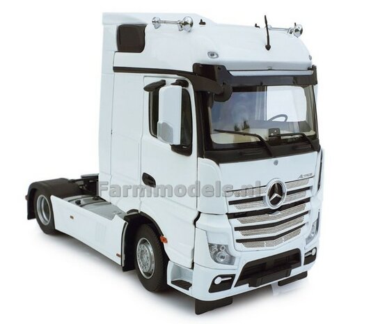 Mercedes-Benz Actros Bigspace 4x2 White met Free Gift Mercedes (Silver Shield) Decals 1:32 MM1909-01  