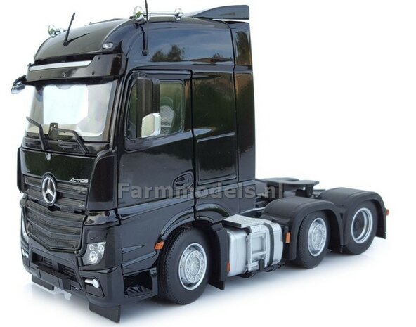 Mercedes-Benz Actros Bigspace 6x2 Black met Free Gift Mercedes (Silver Shield) Decals 1:32 MM1910-02  