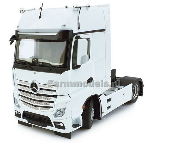 Mercedes-Benz Actros Gigaspace 4x2 White met Free Gift Mercedes (Silver Shield) Decals 1:32 MM1911-01   