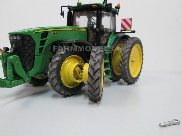 333. John Deere 8430 rondom op dubbellucht demontabel cultuurset, Prototype TF models