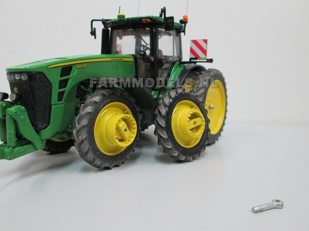 333. John Deere 8430 rondom op dubbellucht demontabel cultuurset, Prototype TF models