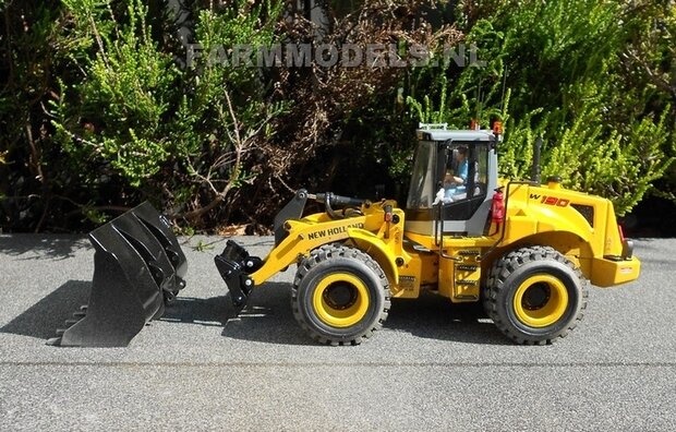 VOORBEELD FOTO&#039;S: Snelwissel handgebouwd t.b.v. New Holland Shovel ROS 1:32                    