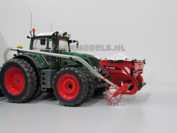 045. Aangepaste Kuhn fronttank met Monosem ma&iuml;s zaaier, gemonteerd op Fendt 828 Agri Service Selten