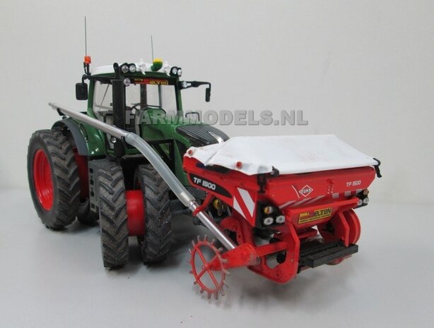 045. Aangepaste Kuhn fronttank met Monosem ma&iuml;s zaaier, gemonteerd op Fendt 828 Agri Service Selten