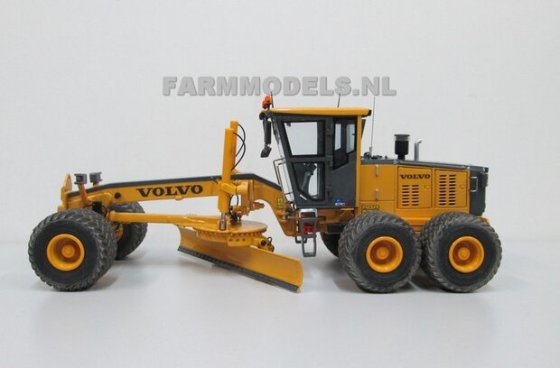 67125** Volvo Grader, Farmmodels model,  1:32 Volvo 