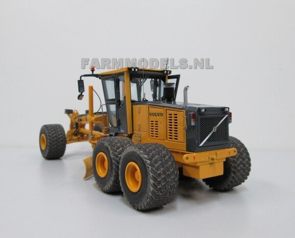 67125** Volvo Grader, Farmmodels model,  1:32 Volvo 