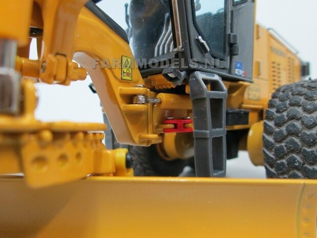 67125** Volvo Grader, Farmmodels model,  1:32 Volvo 