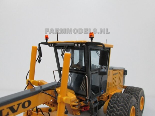 67125** Volvo Grader, Farmmodels model,  1:32 Volvo 