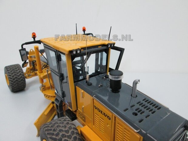 67125** Volvo Grader, Farmmodels model,  1:32 Volvo 