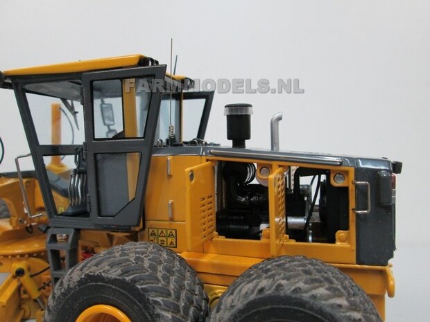 67125** Volvo Grader, Farmmodels model,  1:32 Volvo 