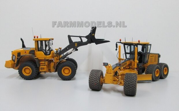 67125** Volvo Grader, Farmmodels model,  1:32 Volvo 