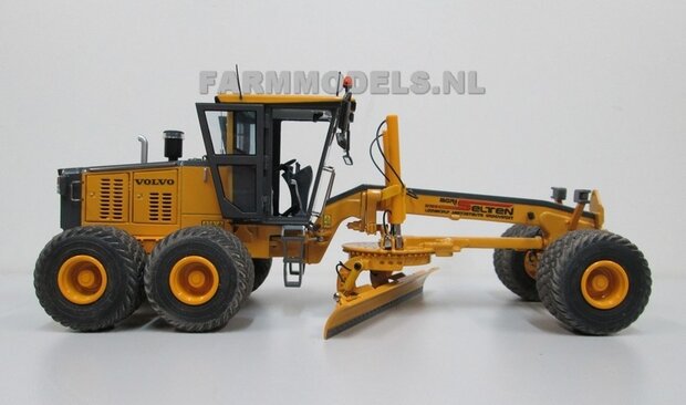 67125** Volvo Grader, Farmmodels model,  1:32 Volvo 