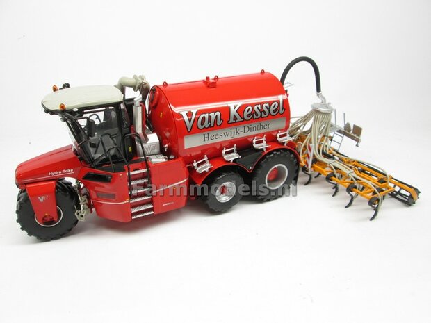 COMBISET: ND-VERVAET Hydro Trike XL, RED TANK + ZILVER VELGEN + VAN KESSEL LOGO + VMR VEENHUIS Bemester met verkruimelrollen 1:32  MM1819-VANKESSEL-5-COMBI