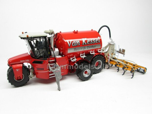 COMBISET: ND-VERVAET Hydro Trike XL, RED TANK + ZILVER VELGEN + VAN KESSEL LOGO + VMR VEENHUIS Bemester met verkruimelrollen 1:32  MM1819-VANKESSEL-5-COMBI