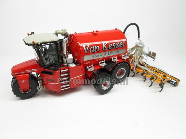 COMBISET: ND-VERVAET Hydro Trike XL, RED TANK + ZILVER VELGEN + VAN KESSEL LOGO + VMR VEENHUIS Bemester met verkruimelrollen 1:32  MM1819-VANKESSEL-5-COMBI