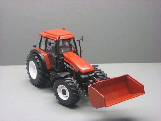 TERRACOTTA New Holland M135 - Fiat Agri met Kiepbakje 1:32 Replicagri REP095