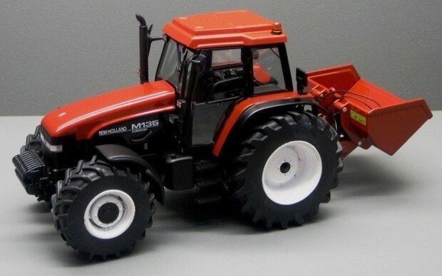 TERRACOTTA New Holland M135 - Fiat Agri met Kiepbakje 1:32 Replicagri REP095