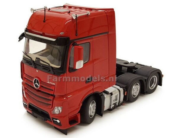 Mercedes-Benz Actros Gigaspace 6x2 Red met Free Gift Mercedes (Silver Shield) Decals 1:32 MM1912-04 