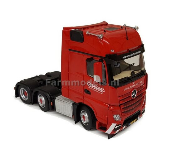 Mercedes-Benz NOOTEBOOM Actros Gigaspace 6x2 Red met Free Gift Mercedes (Silver Shield) Decals 1:32 MM1812-04-01