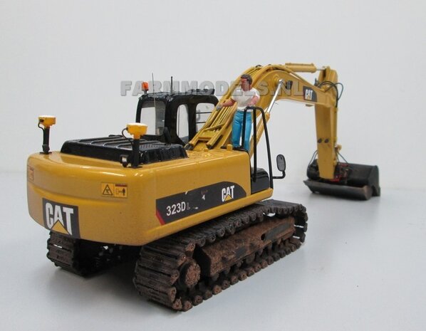 710. Hitachi rupskraan omgebouwd naar Caterpillar, 1:32