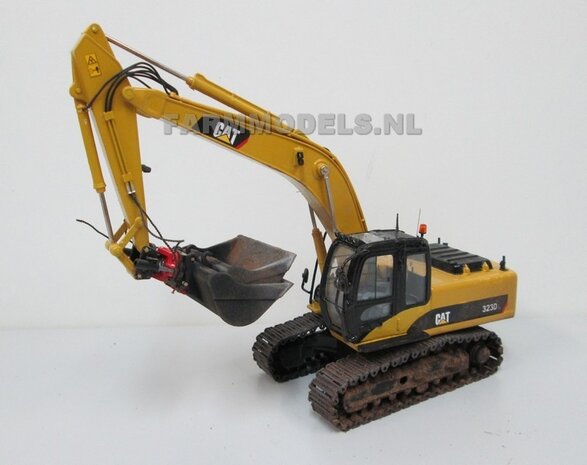 710. Hitachi rupskraan omgebouwd naar Caterpillar, 1:32