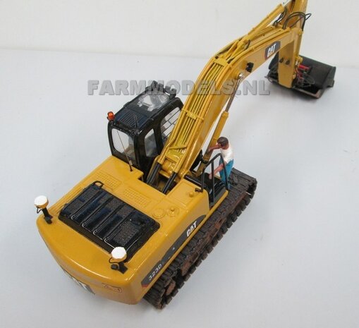 710. Hitachi rupskrtaan omgebouwd naar Caterpillar, 1:32