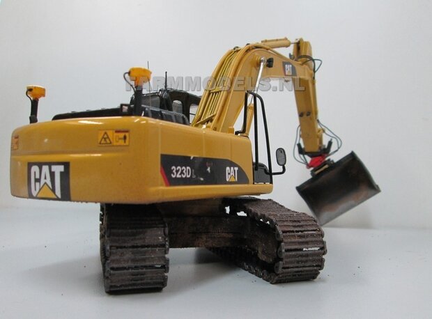 710. Hitachi rupskrtaan omgebouwd naar Caterpillar, 1:32