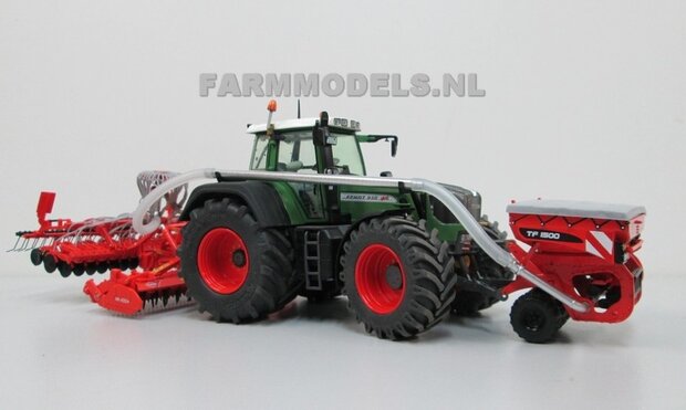 170. Fendt 926 Gen II / 930 Gen. III, rondom op brede banden, spatborden en een zaaicombin van Kuhn